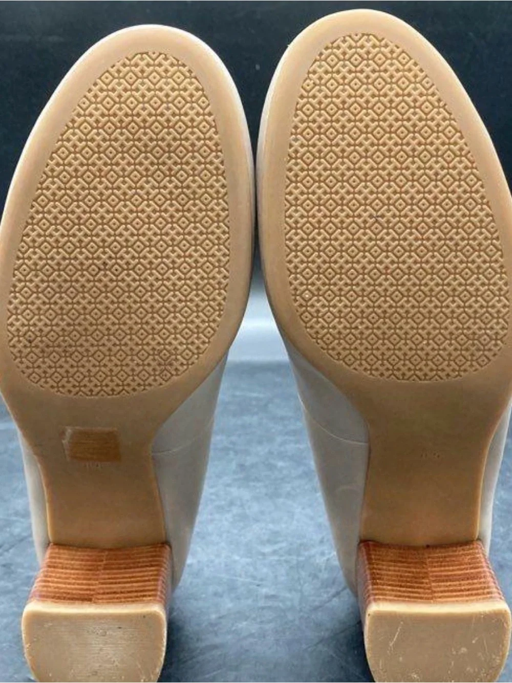 Tory Burch Nude Beige Leather Block Heel Pumps Gold Double T Logo Sz 8.5